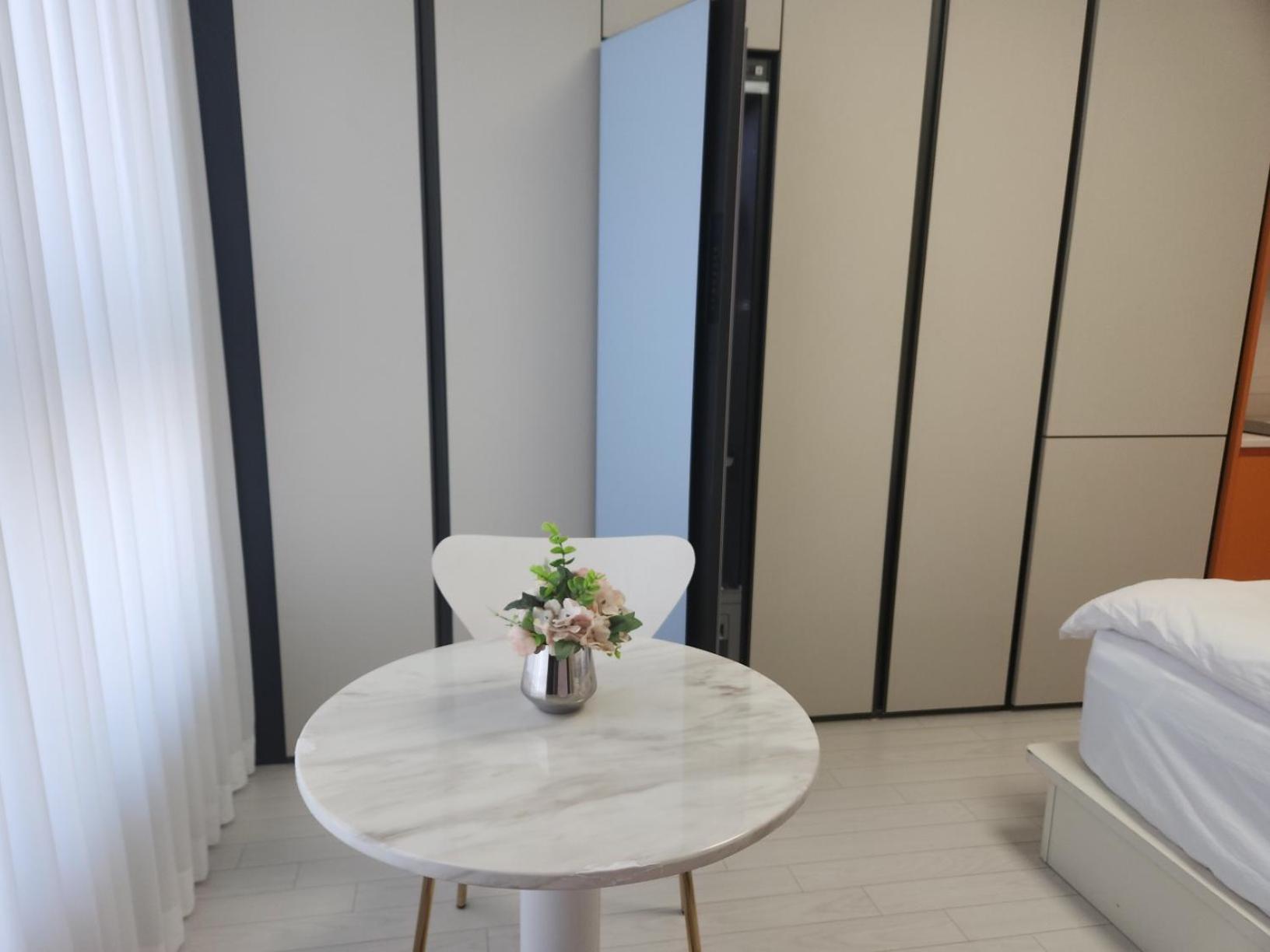 Daegu Star B&B Dsr Hotel Lily Guestroom Exterior foto