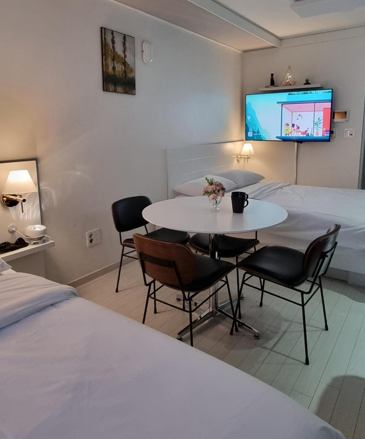 Daegu Star B&B Dsr Hotel Lily Guestroom Exterior foto