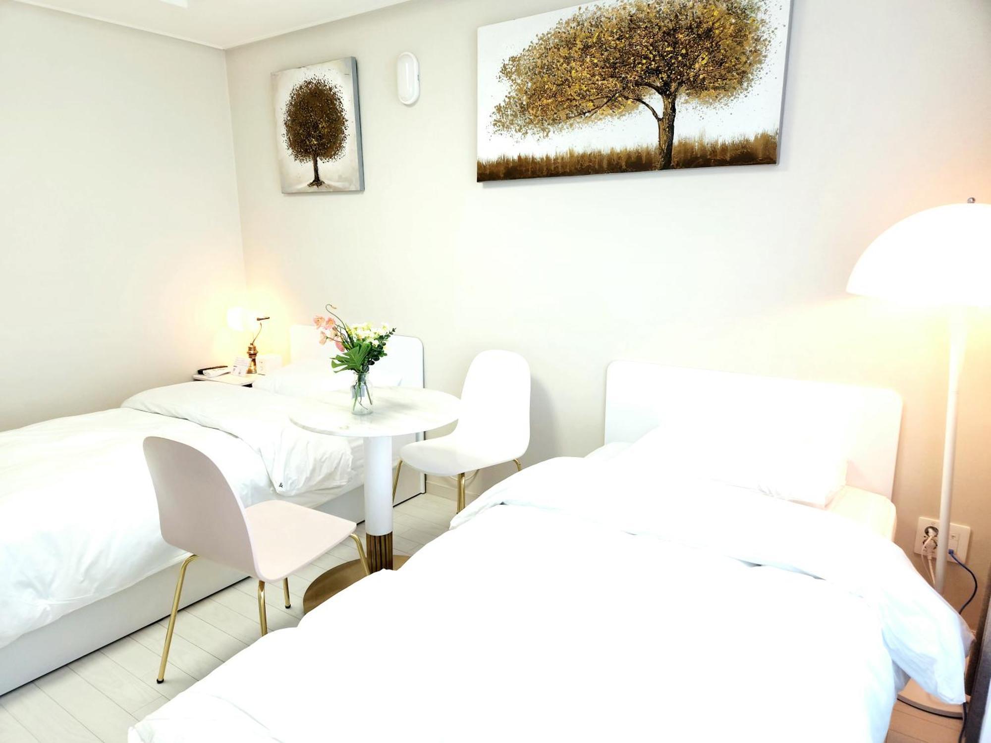 Daegu Star B&B Dsr Hotel Lily Guestroom Zimmer foto