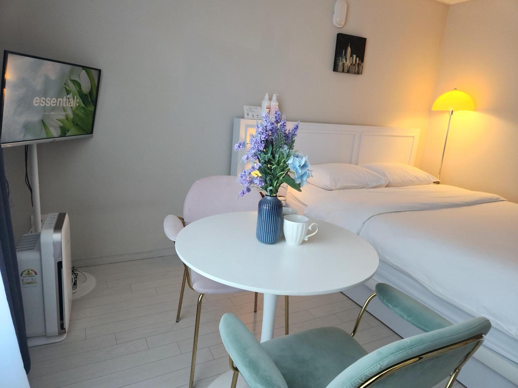 Daegu Star B&B Dsr Hotel Lily Guestroom Zimmer foto
