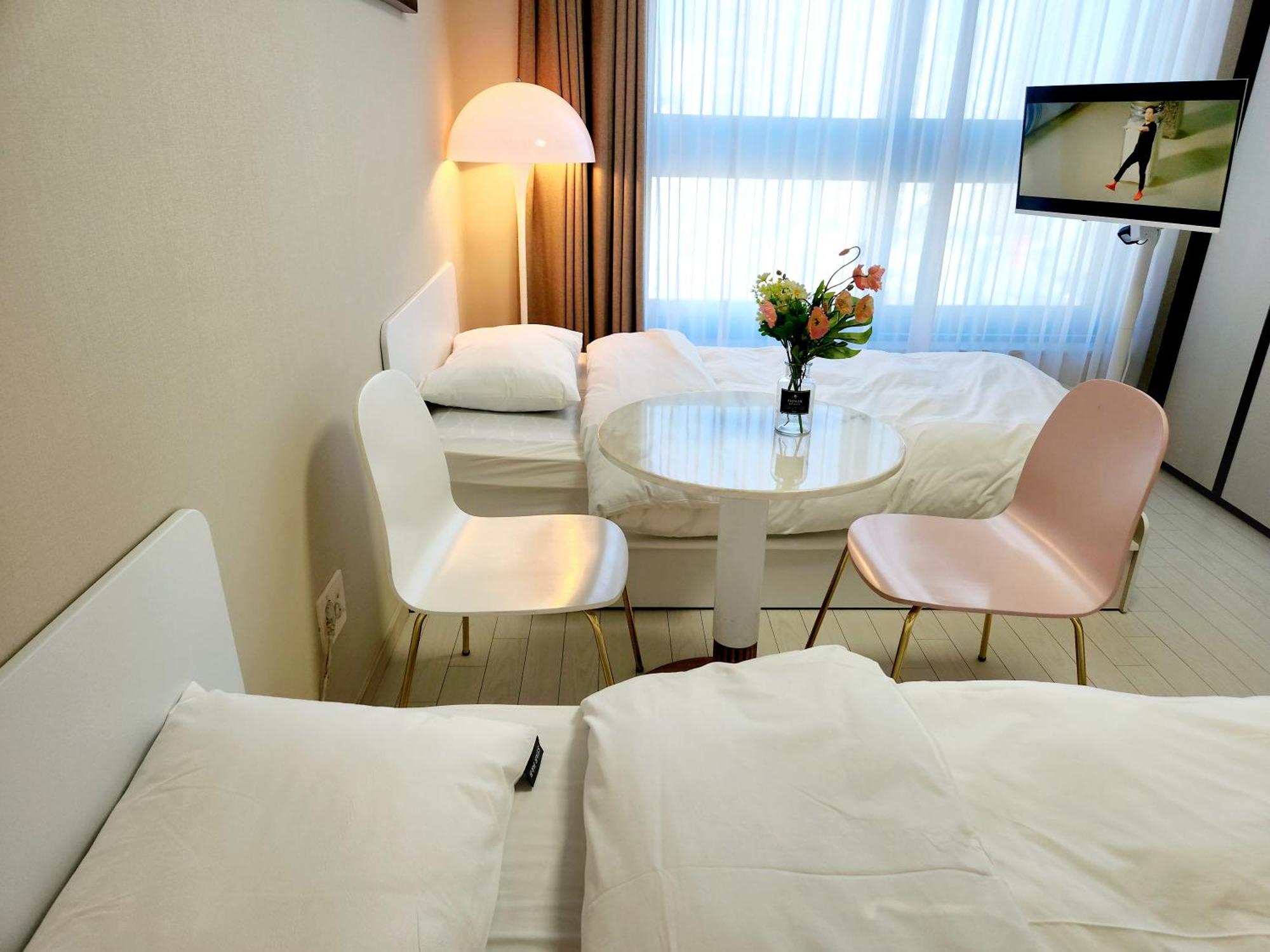 Daegu Star B&B Dsr Hotel Lily Guestroom Zimmer foto