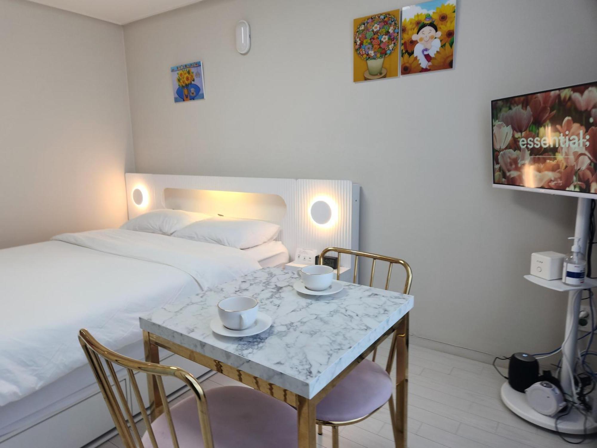 Daegu Star B&B Dsr Hotel Lily Guestroom Zimmer foto
