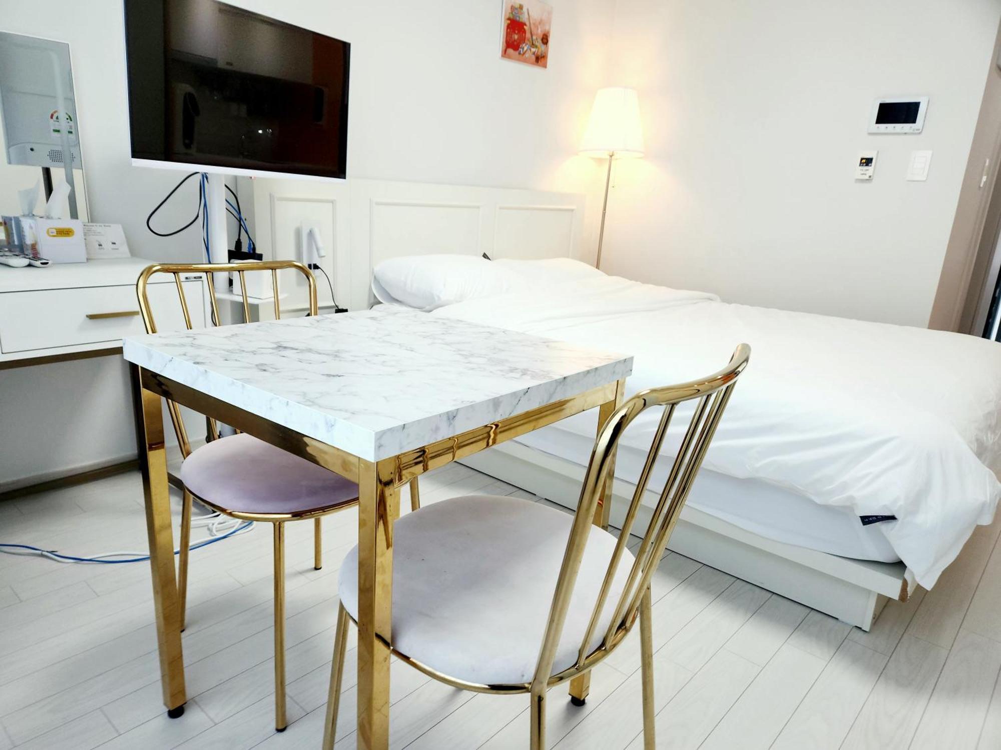 Daegu Star B&B Dsr Hotel Lily Guestroom Zimmer foto